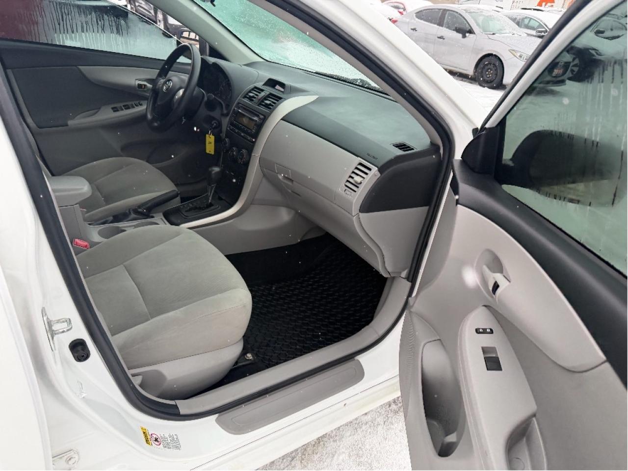 2013 Toyota Corolla LE Photo