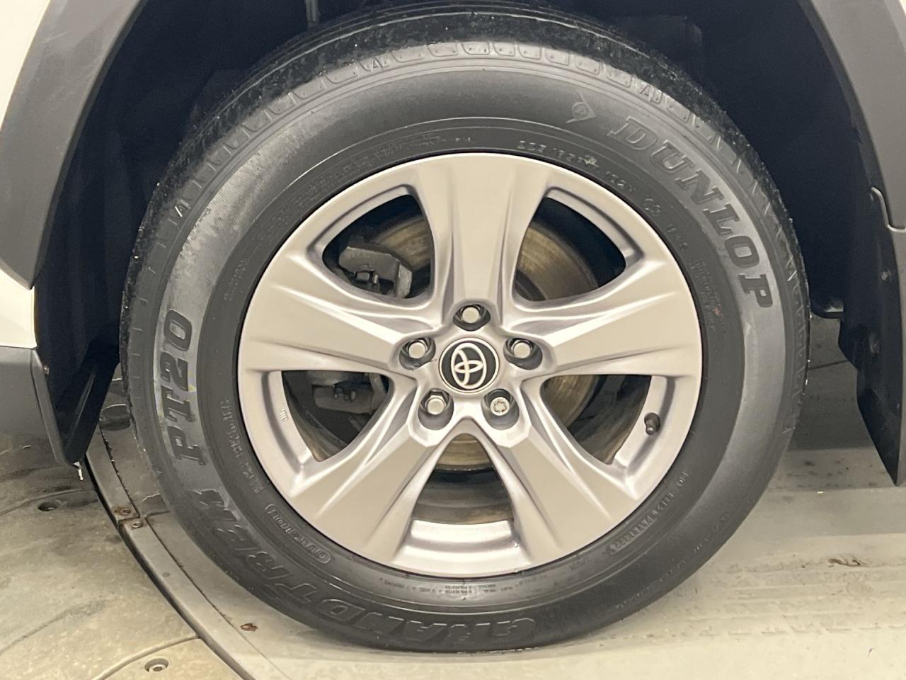 2022 Toyota RAV4 XLE AWD | SUNROOF | HTD SEATS | CARPLAY | ALLOYS Photo
