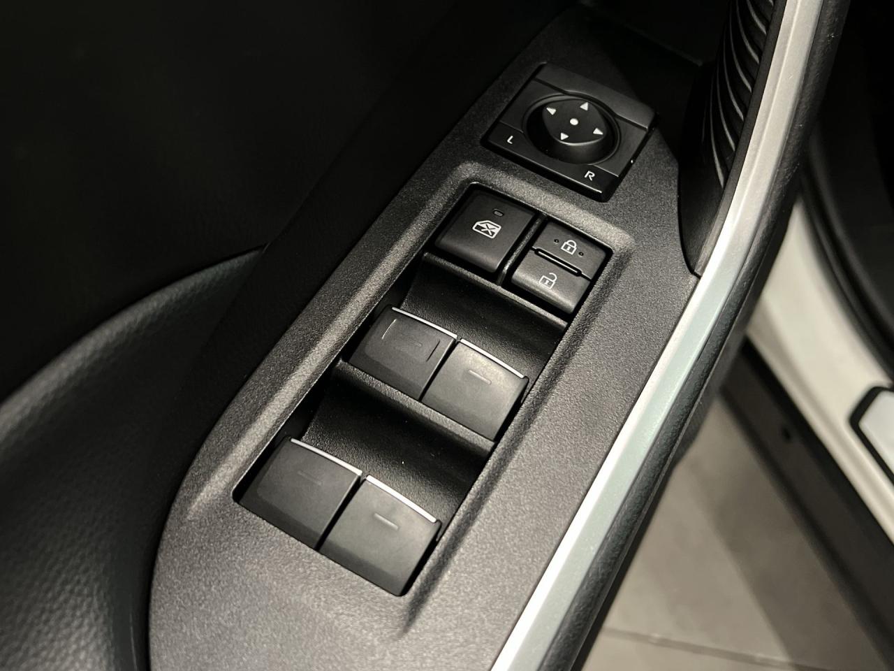 2022 Toyota RAV4 XLE AWD | SUNROOF | HTD SEATS | CARPLAY | ALLOYS Photo