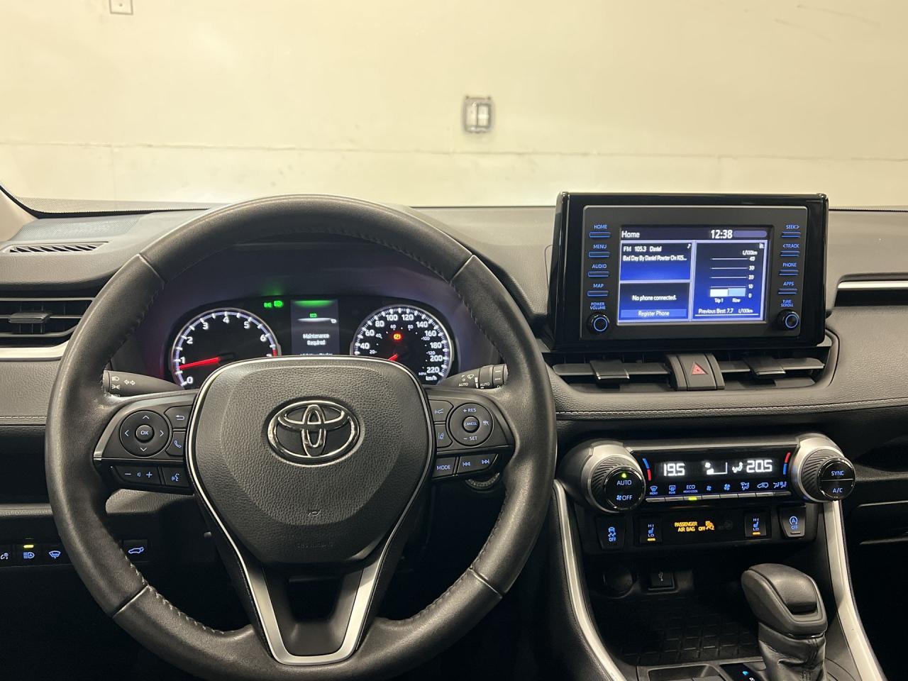 2022 Toyota RAV4 XLE AWD | SUNROOF | HTD SEATS | CARPLAY | ALLOYS Photo