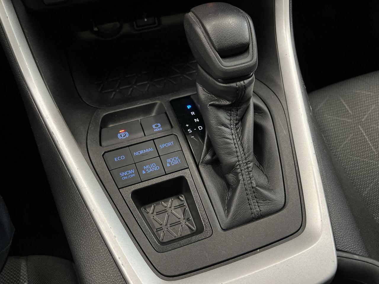 2022 Toyota RAV4 XLE AWD | SUNROOF | HTD SEATS | CARPLAY | ALLOYS Photo