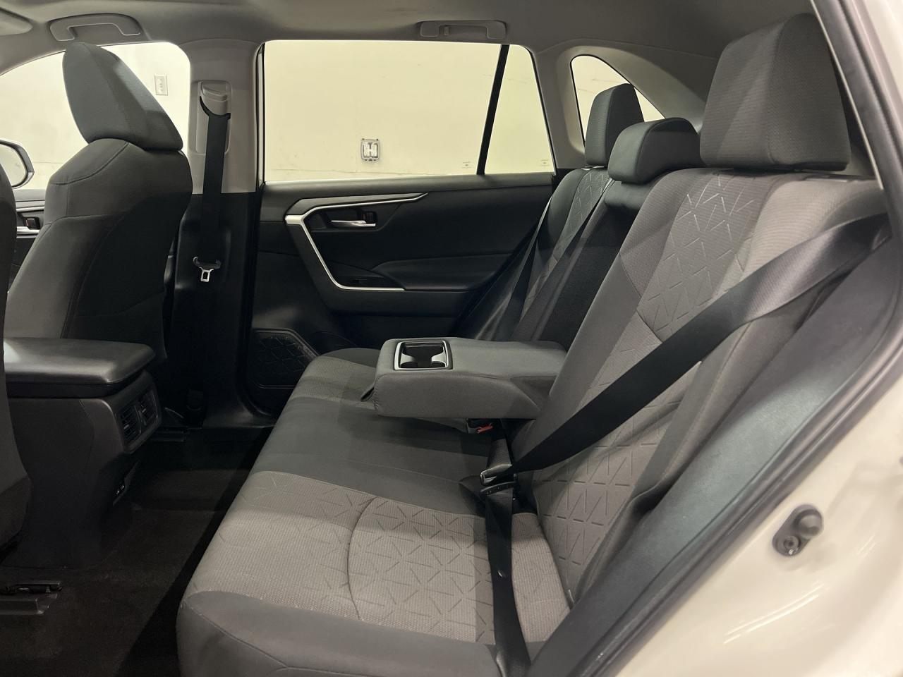 2022 Toyota RAV4 XLE AWD | SUNROOF | HTD SEATS | CARPLAY | ALLOYS Photo