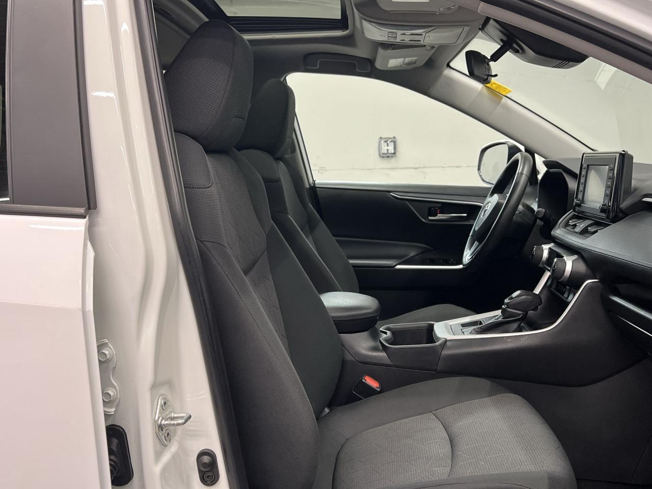 2022 Toyota RAV4 XLE AWD | SUNROOF | HTD SEATS | CARPLAY | ALLOYS Photo