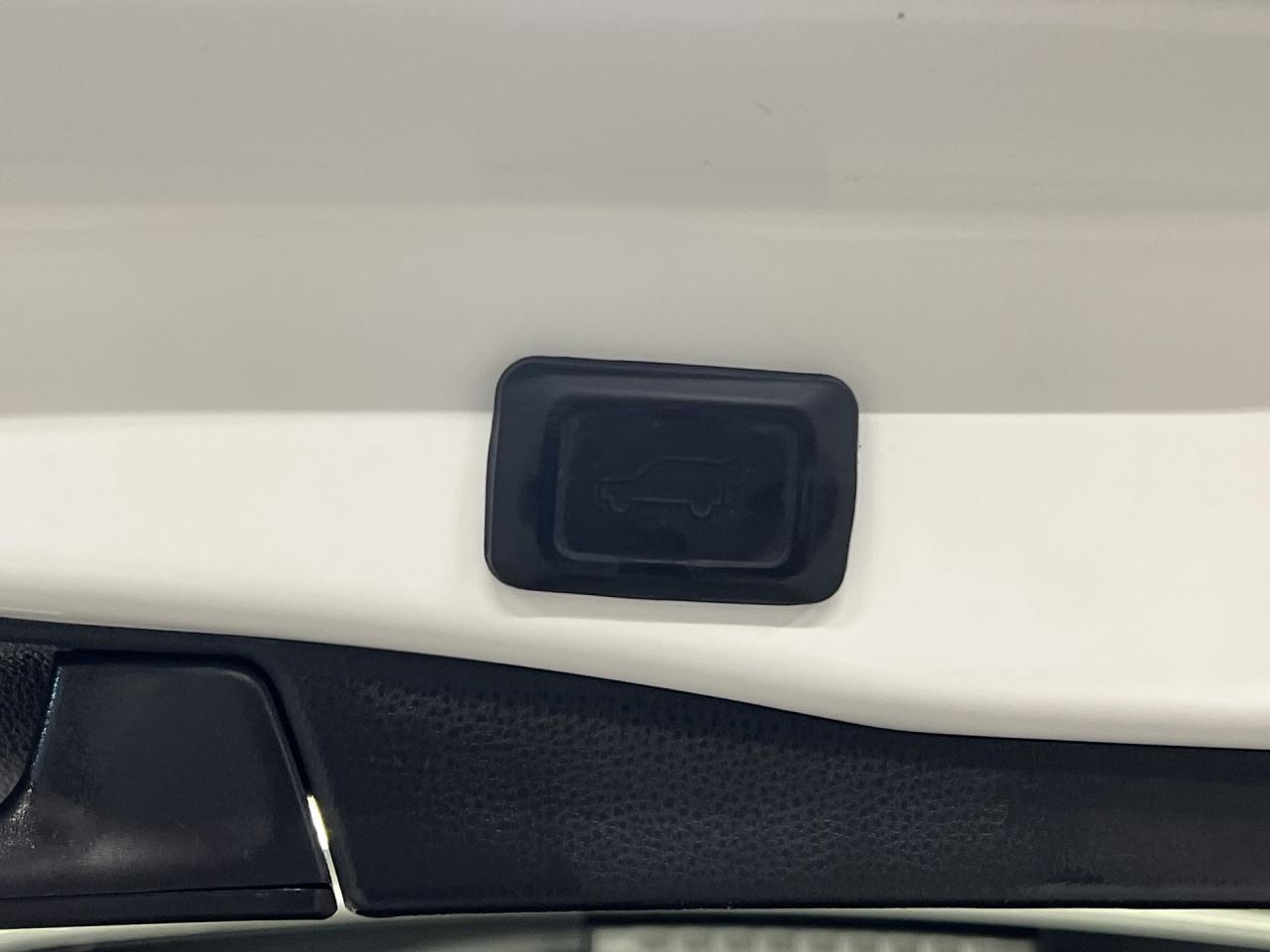 2022 Toyota RAV4 XLE AWD | SUNROOF | HTD SEATS | CARPLAY | ALLOYS Photo