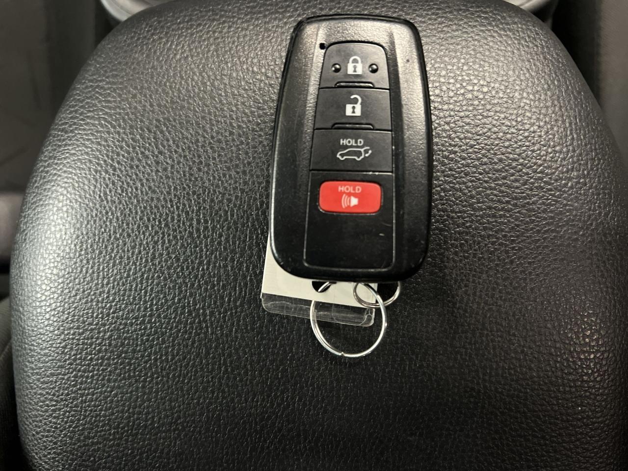 2022 Toyota RAV4 XLE AWD | SUNROOF | HTD SEATS | CARPLAY | ALLOYS Photo