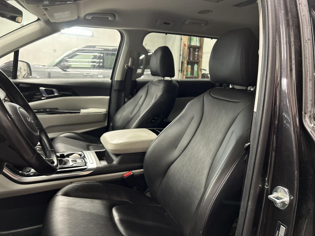 2023 Kia Carnival EX | 8-PASS | HTD LEATHER | CARPLAY | REMOTE START Photo