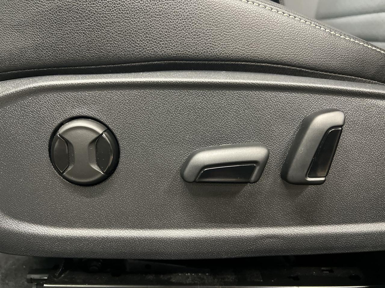 2025 Volkswagen Jetta COMFORTLINE | HTD LEATHER | CARPLAY | REMOTE START Photo