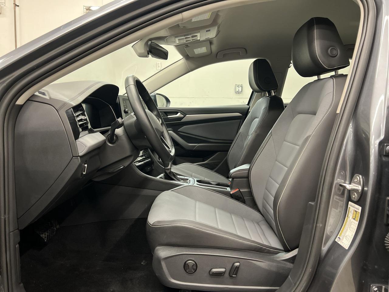 2025 Volkswagen Jetta COMFORTLINE | HTD LEATHER | CARPLAY | REMOTE START Photo