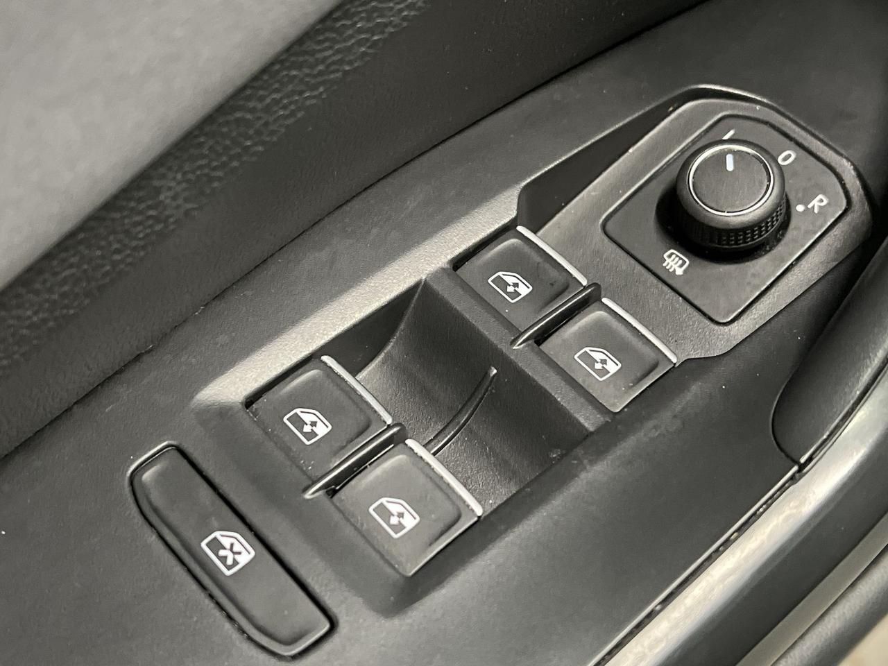 2025 Volkswagen Jetta COMFORTLINE | HTD LEATHER | CARPLAY | REMOTE START Photo