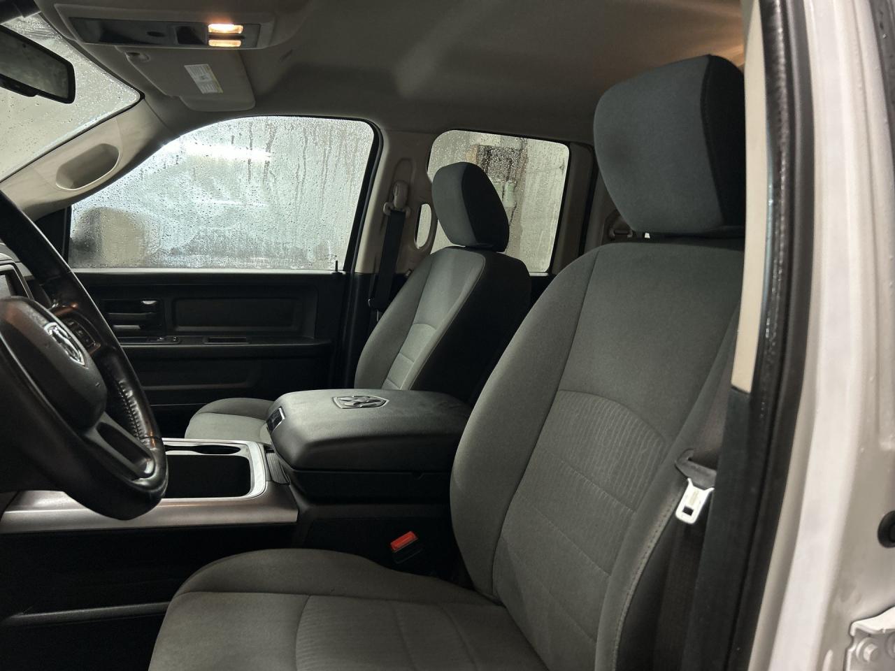 2021 RAM 1500 Classic EXPRESS 4X4 | NIGHT EDITION | HTD SEATS | CARPLAY Photo