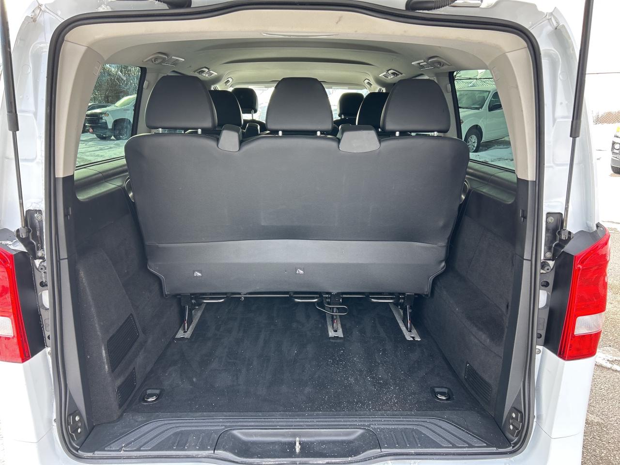 2022 Mercedes-Benz Metris Passenger Van CLEAN CARFAX, 8 PASSENGER, BACK UP CAM, LEATHER! - Photo #11