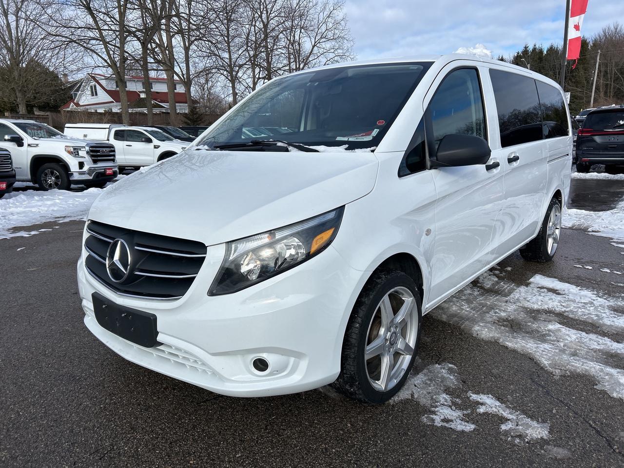2022 Mercedes-Benz Metris Passenger Van CLEAN CARFAX, 8 PASSENGER, BACK UP CAM, LEATHER! - Photo #2