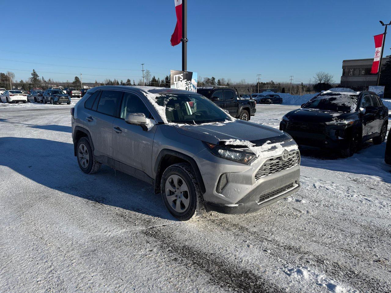 2023 Toyota RAV4 LE Photo2