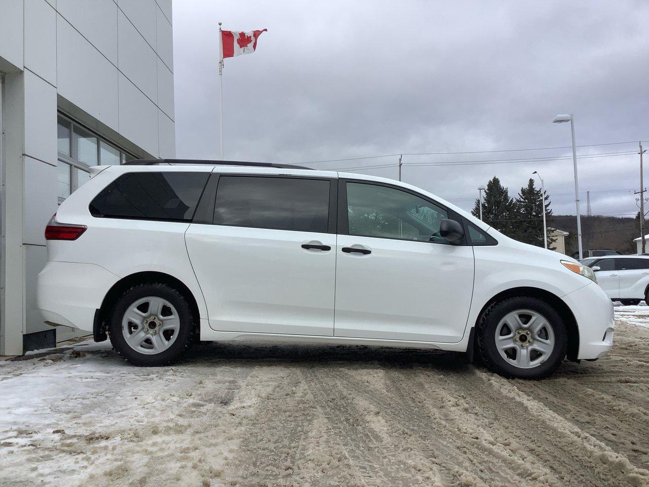 2015 Toyota Sienna  Photo