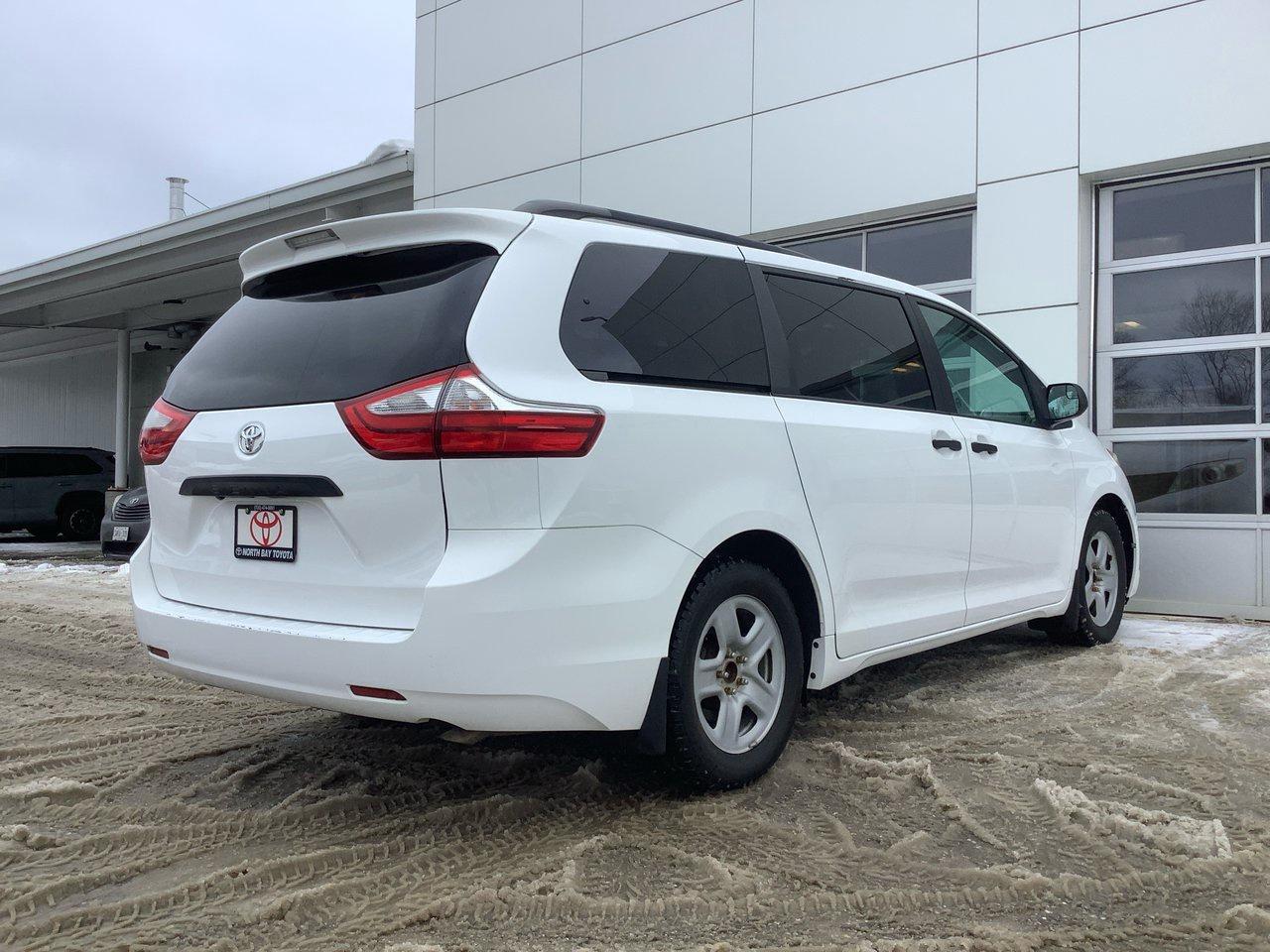 2015 Toyota Sienna  Photo4