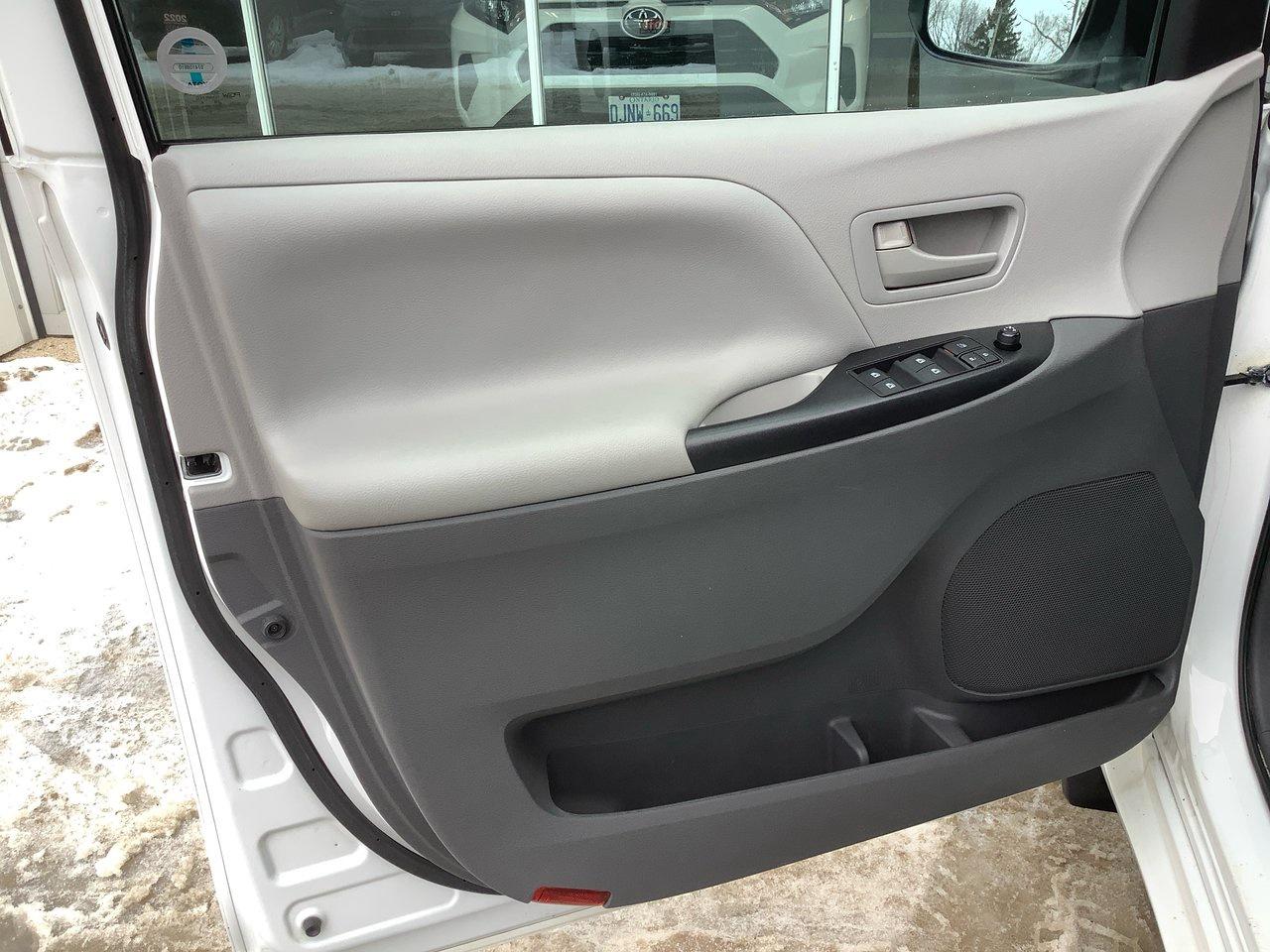 2015 Toyota Sienna  Photo