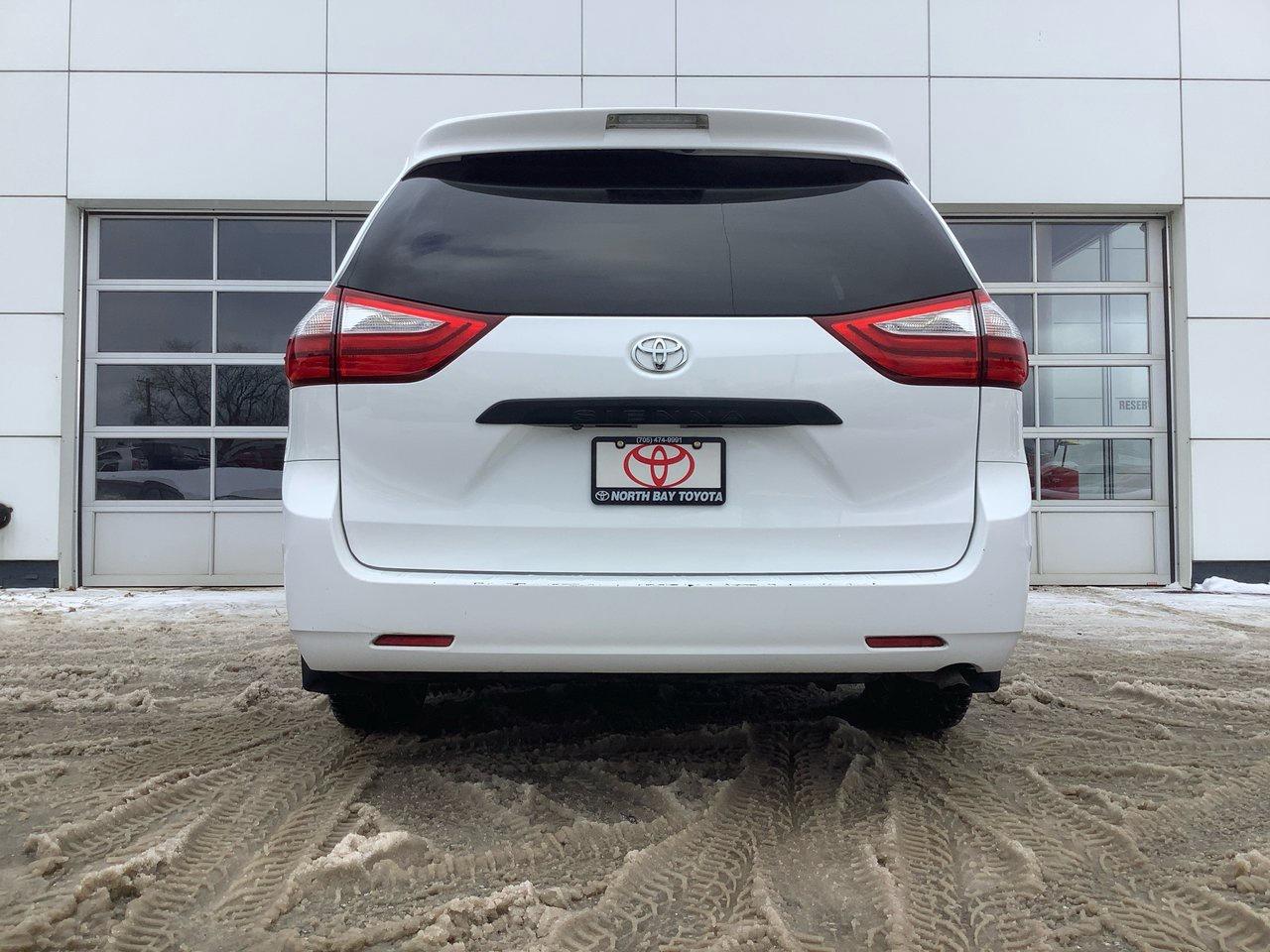 2015 Toyota Sienna  Photo