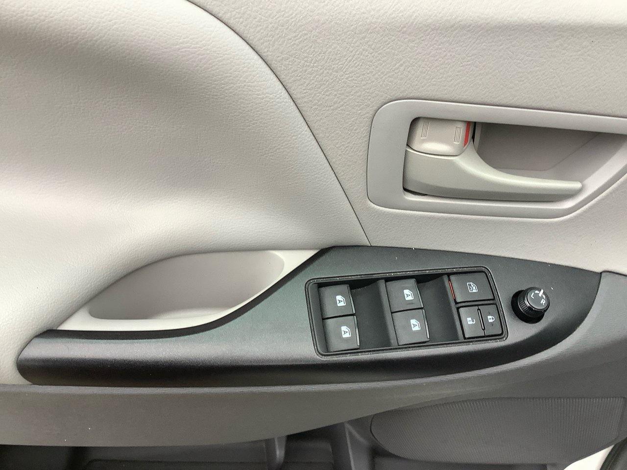 2015 Toyota Sienna  Photo