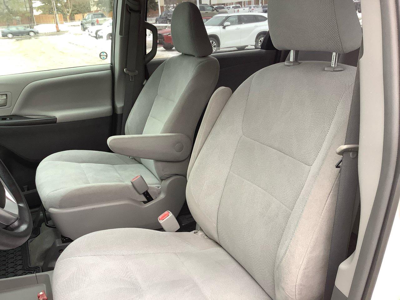 2015 Toyota Sienna  Photo