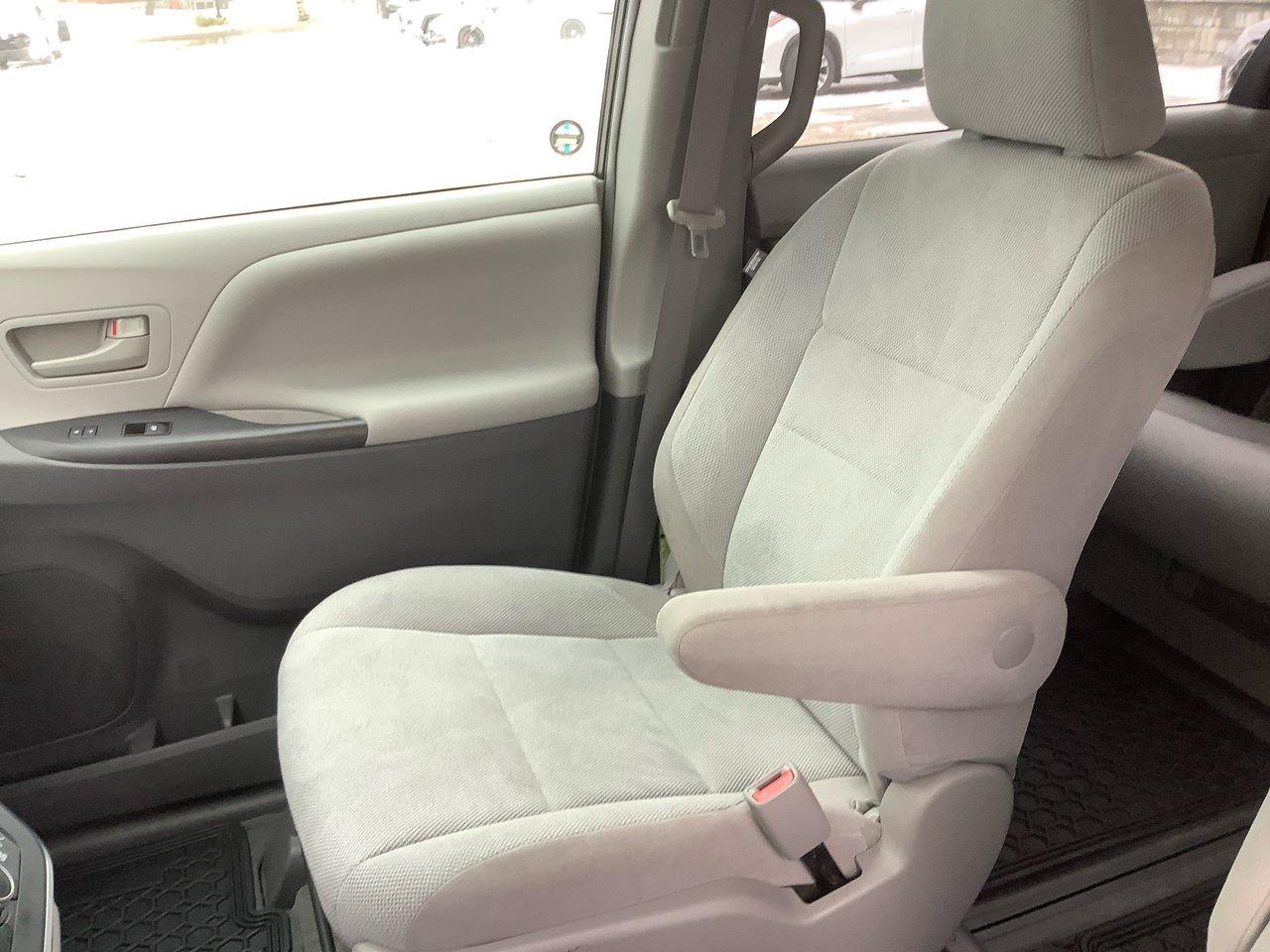 2015 Toyota Sienna  Photo