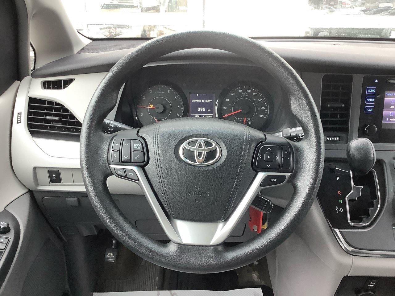 2015 Toyota Sienna  Photo