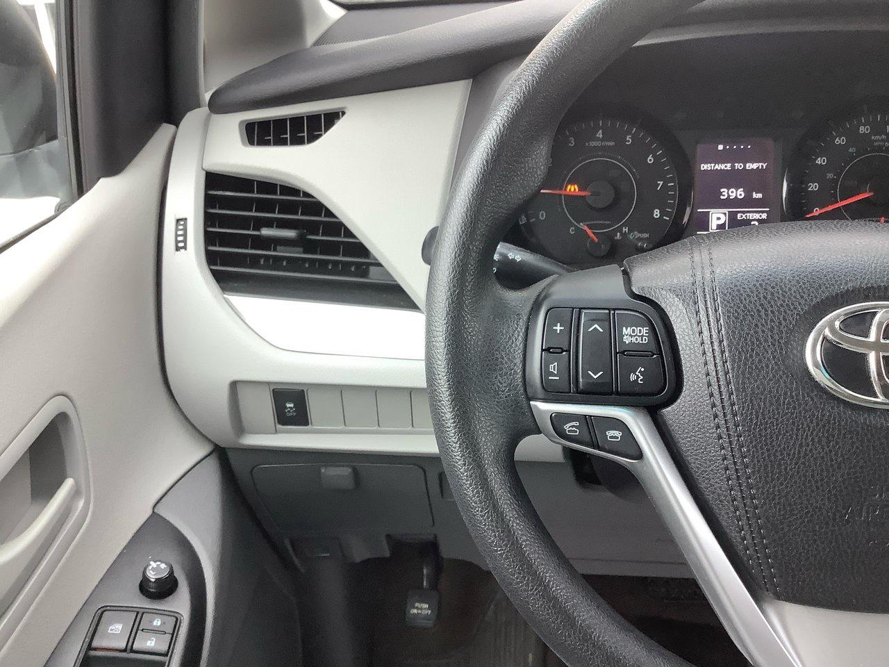 2015 Toyota Sienna  Photo