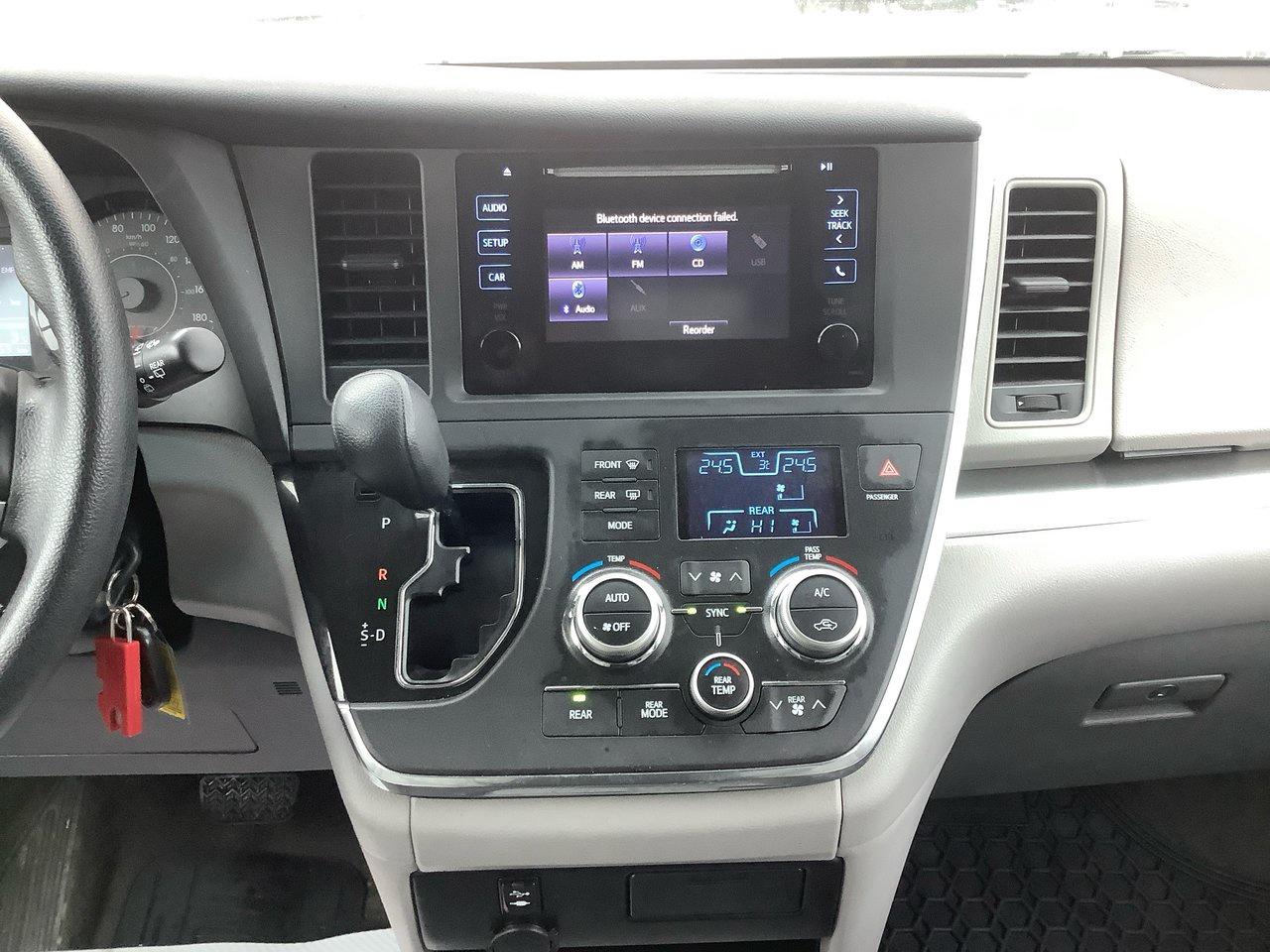 2015 Toyota Sienna  Photo