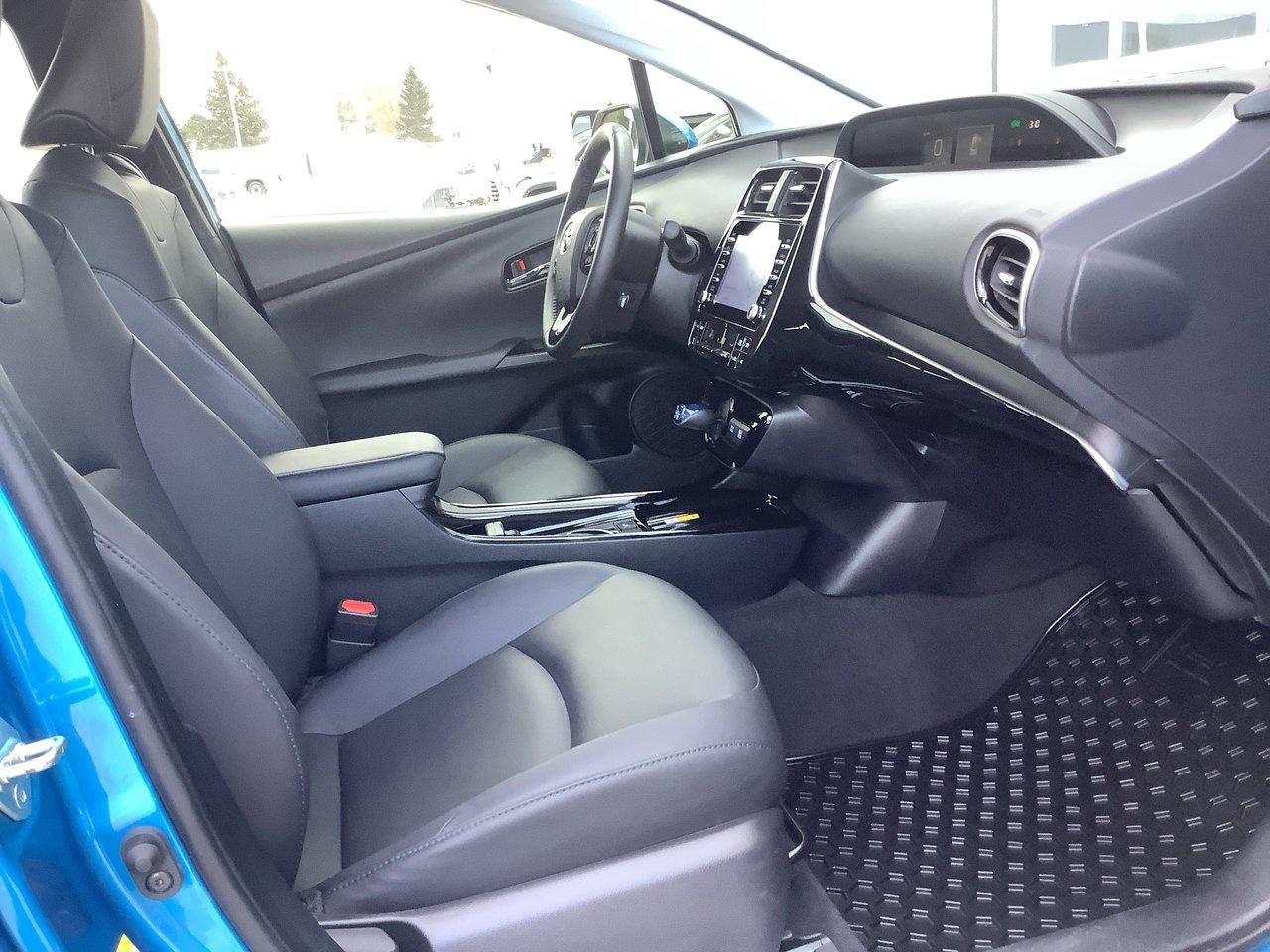 2022 Toyota Prius  Photo3