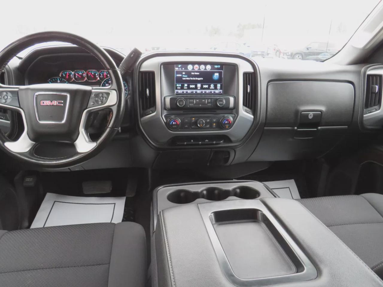 2018 GMC Sierra 1500 SLE (**CLEAN TITLE/NO ACCIDENTS!!**SAFETY/CERTIFIED**4WD**TRAILER HITCH**RUNNING BOARDS**TONNEAU COVER**REMOTE START**POWER SEATS**FOG LIGHTS**DIGITAL TOUCHSCREEN**REVERSE CAMERA**DUAL CLIMATE CONTROL**BLUETOOTH**CRUISE CONTROL**) Photo