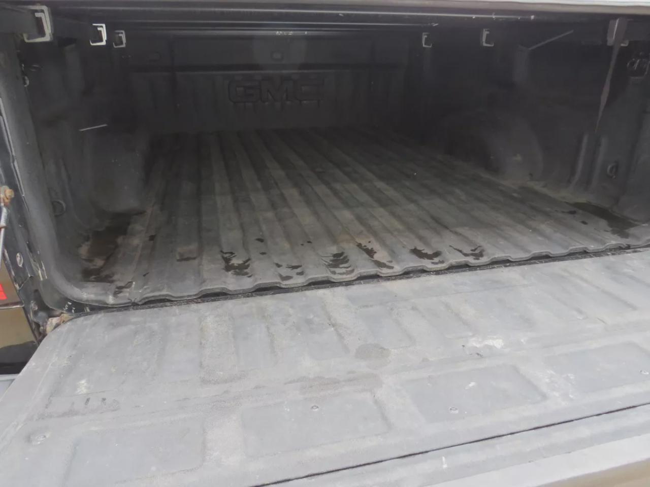 2018 GMC Sierra 1500 SLE (**CLEAN TITLE/NO ACCIDENTS!!**SAFETY/CERTIFIED**4WD**TRAILER HITCH**RUNNING BOARDS**TONNEAU COVER**REMOTE START**POWER SEATS**FOG LIGHTS**DIGITAL TOUCHSCREEN**REVERSE CAMERA**DUAL CLIMATE CONTROL**HEATED SEATS**BLUETOOTH**CRUISE CONTROL**) Photo