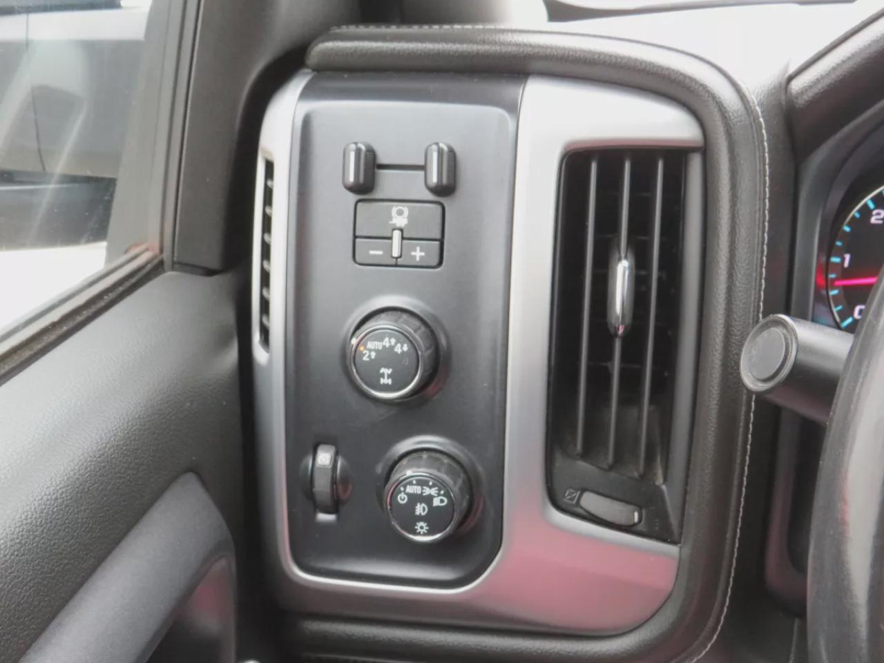 2018 GMC Sierra 1500 SLE (**CLEAN TITLE/NO ACCIDENTS!!**SAFETY/CERTIFIED**4WD**TRAILER HITCH**RUNNING BOARDS**TONNEAU COVER**REMOTE START**POWER SEATS**FOG LIGHTS**DIGITAL TOUCHSCREEN**REVERSE CAMERA**DUAL CLIMATE CONTROL**BLUETOOTH**CRUISE CONTROL**) Photo