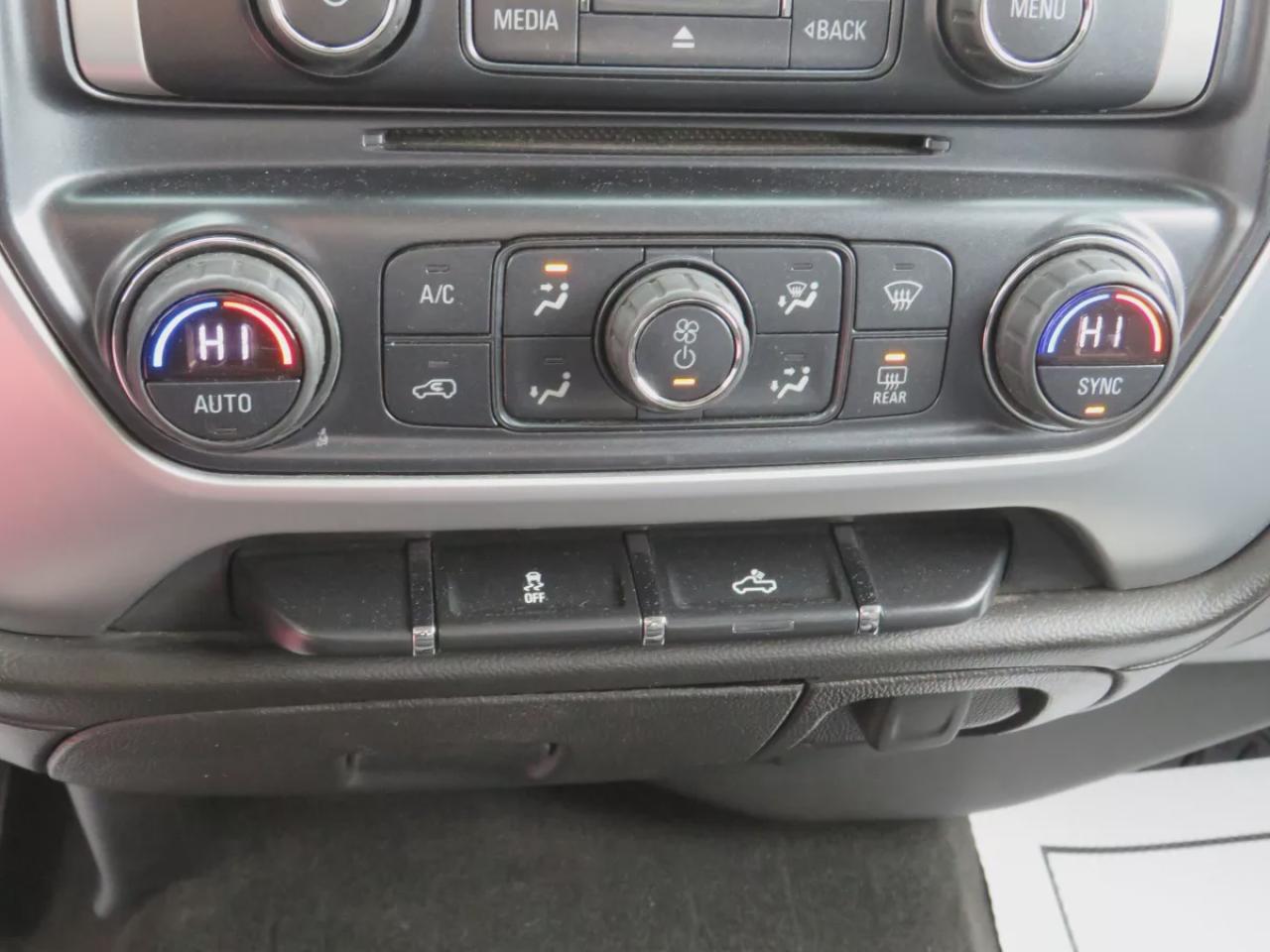 2018 GMC Sierra 1500 SLE (**CLEAN TITLE/NO ACCIDENTS!!**SAFETY/CERTIFIED**4WD**TRAILER HITCH**RUNNING BOARDS**TONNEAU COVER**REMOTE START**POWER SEATS**FOG LIGHTS**DIGITAL TOUCHSCREEN**REVERSE CAMERA**DUAL CLIMATE CONTROL**BLUETOOTH**CRUISE CONTROL**) Photo