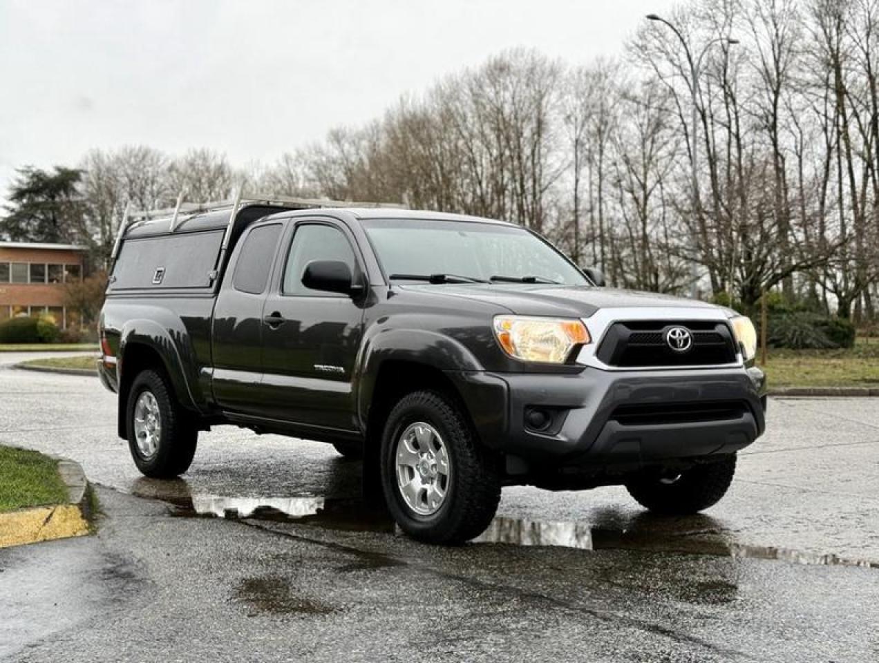 Used 2015 Toyota Tacoma SR5 4X4 with Canopy for sale in Burnaby, BC