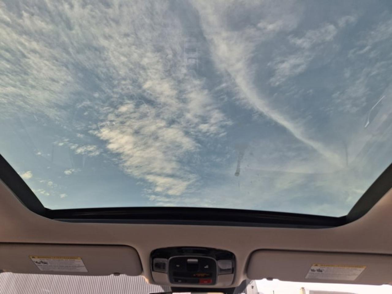 2022 Hyundai Tucson Plug-In Hybrid Ultimate | Leather | Nav | Moonroof | Heated and Cooled Seats | Heated Steering | and More! Photo