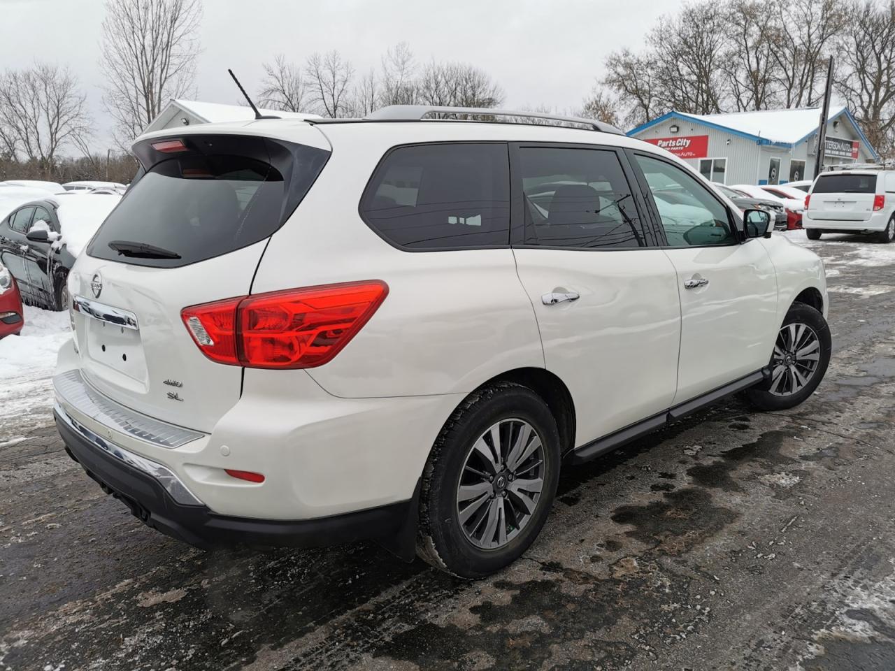 2017 Nissan Pathfinder SL 4WD - Photo #5