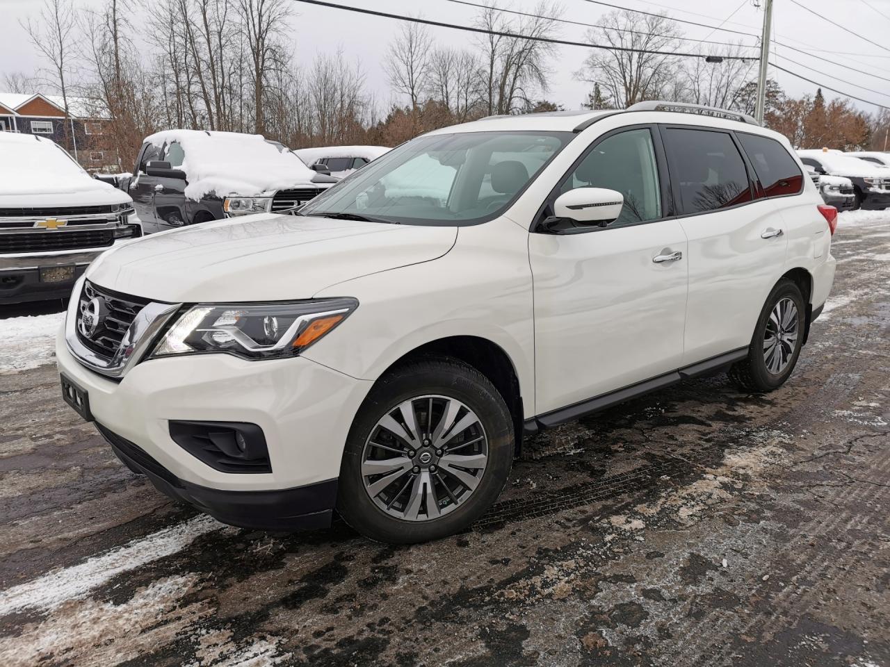 Used 2017 Nissan Pathfinder SL 4WD for sale in Madoc, ON