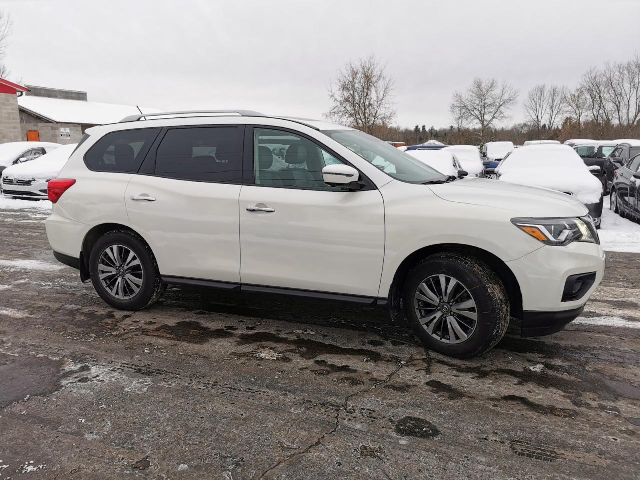 2017 Nissan Pathfinder SL 4WD - Photo #6