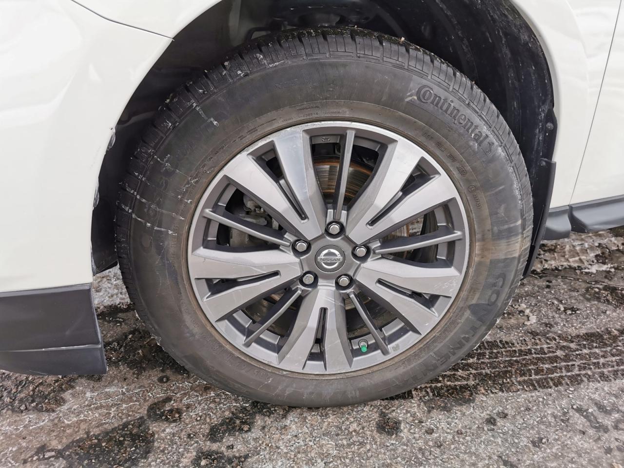 2017 Nissan Pathfinder SL 4WD - Photo #9