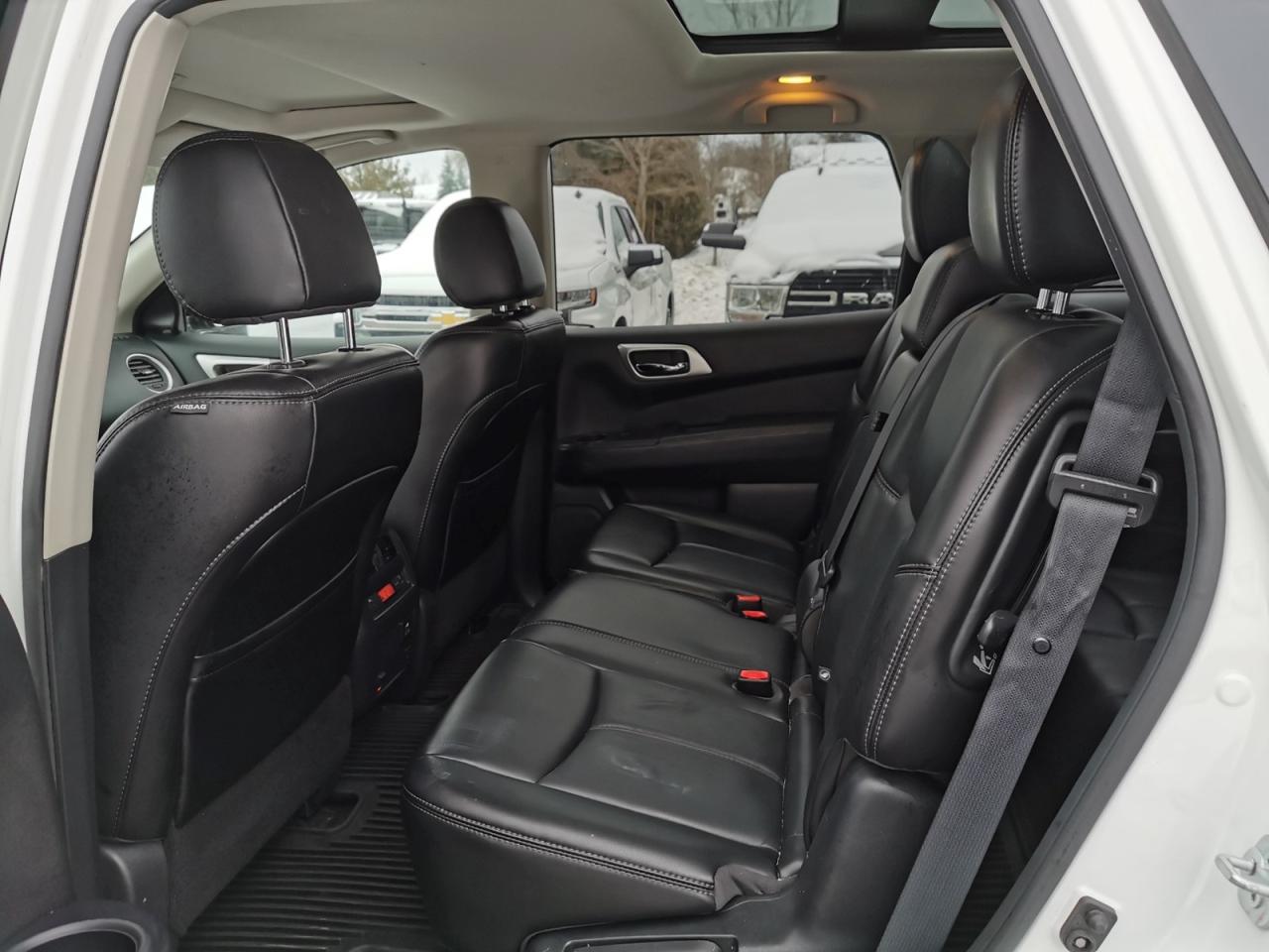 2017 Nissan Pathfinder SL 4WD - Photo #15
