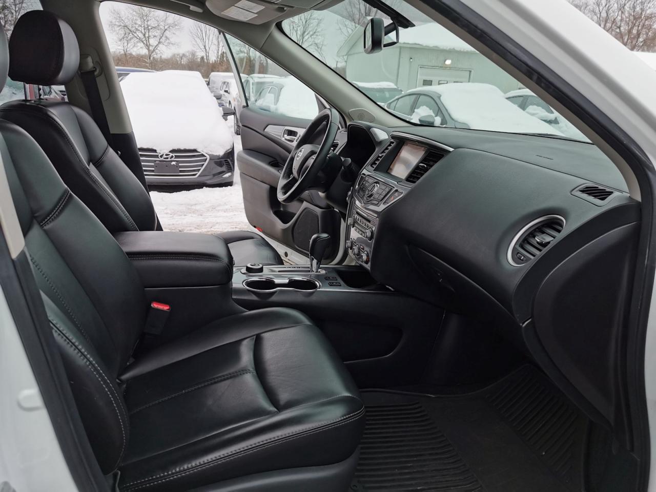 2017 Nissan Pathfinder SL 4WD - Photo #25