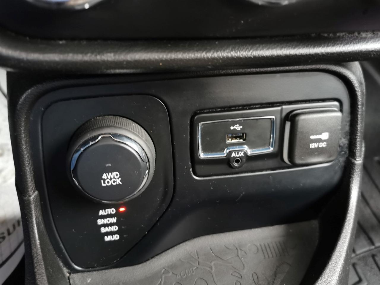 2015 Jeep Renegade Sport - Photo #25