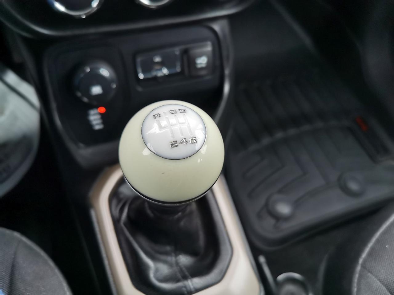 2015 Jeep Renegade Sport - Photo #26