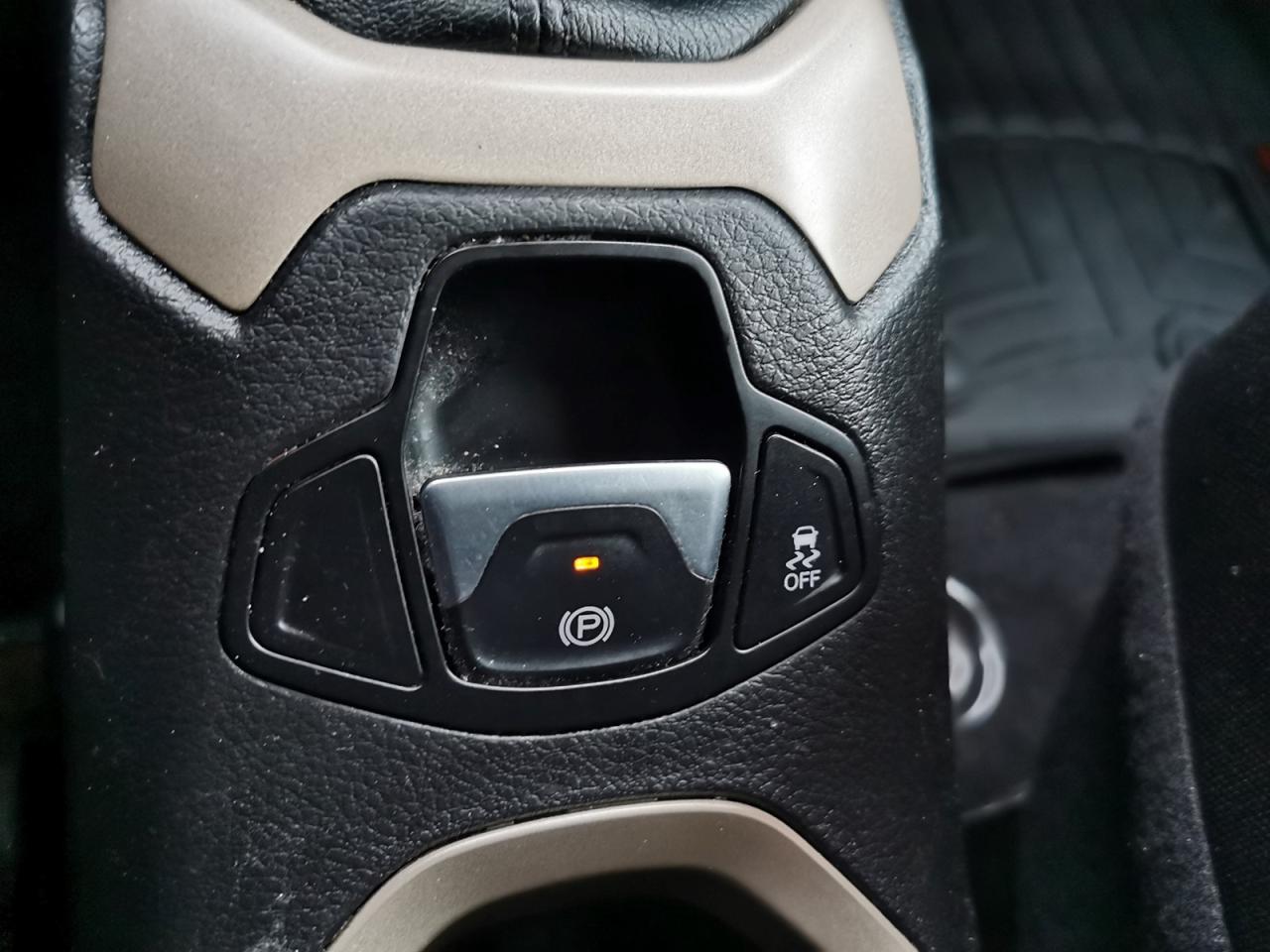 2015 Jeep Renegade Sport - Photo #27