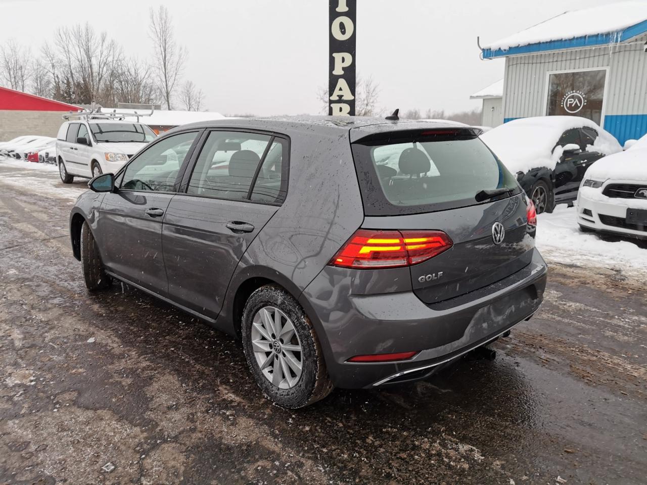 2019 Volkswagen Golf S Photo2