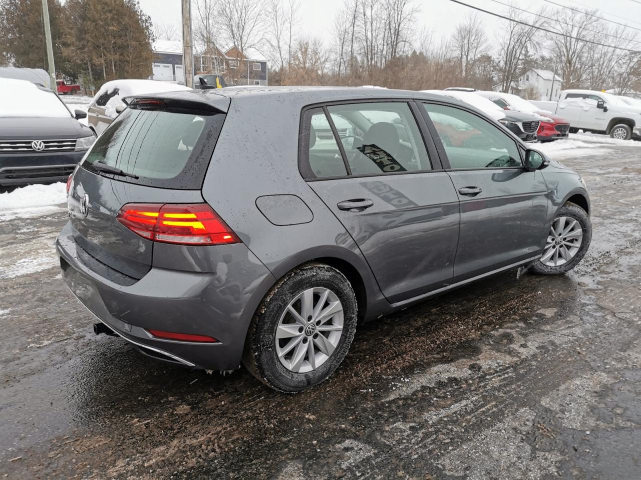 2019 Volkswagen Golf S Photo4