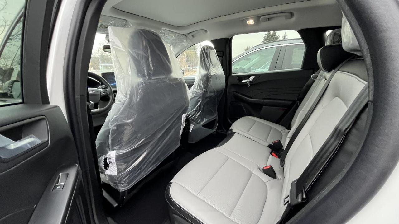 2026 Ford Escape Hybrid PLATINUM Photo