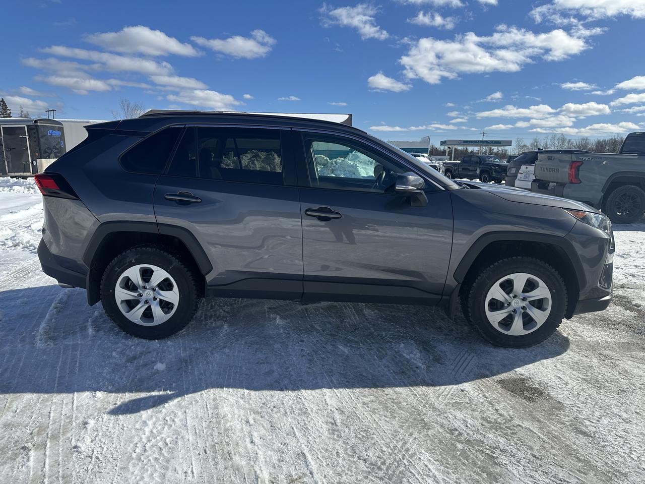 2021 Toyota RAV4 LE AWD Photo3