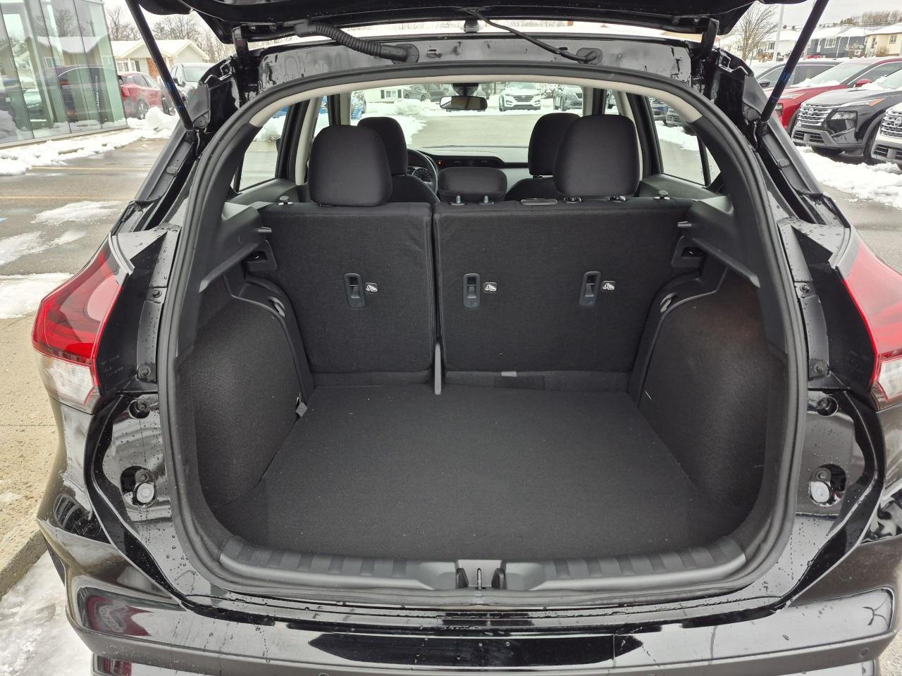 2025 Nissan Kicks Play S FWD Photo13