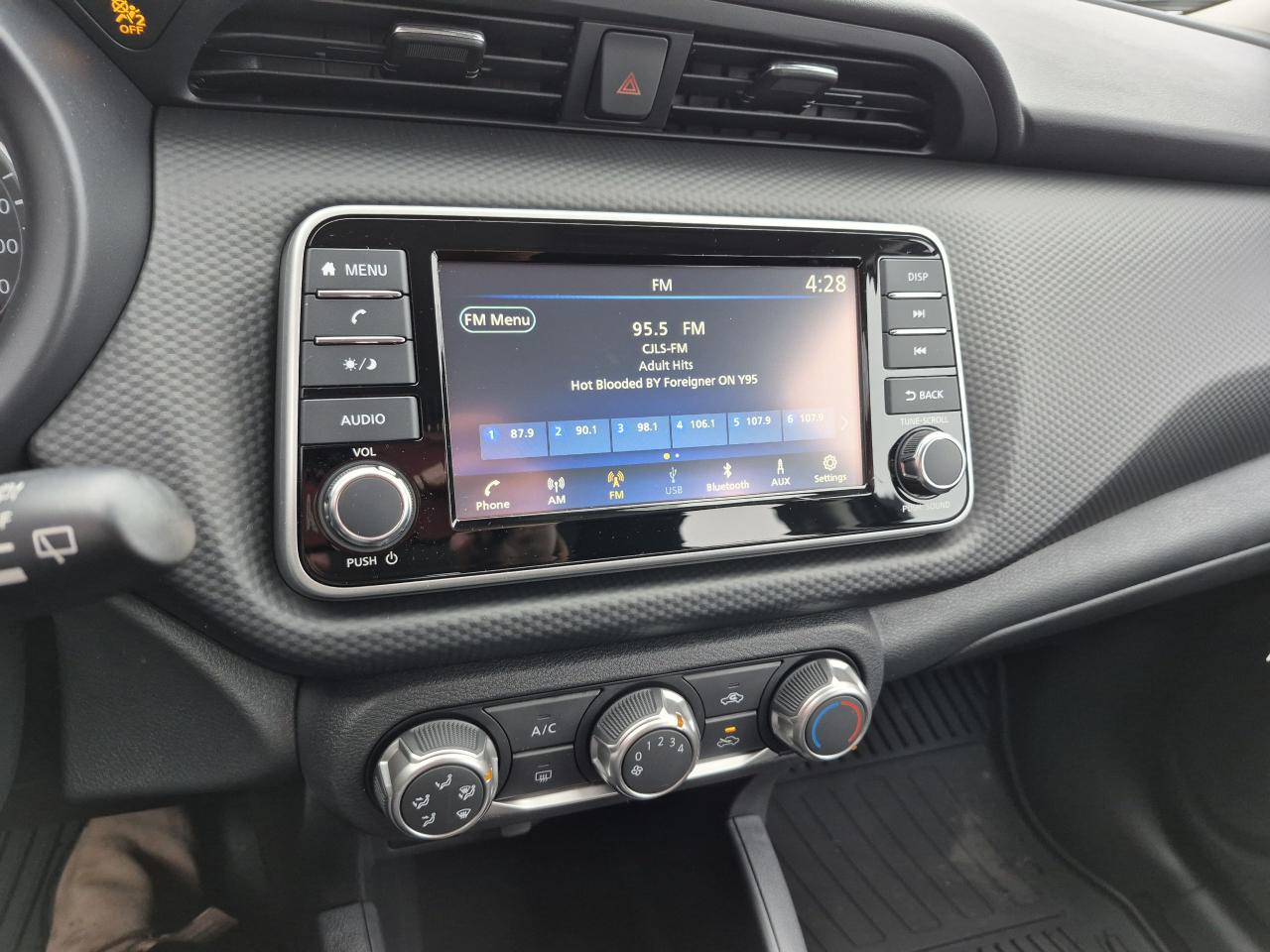 2025 Nissan Kicks Play S FWD Photo23