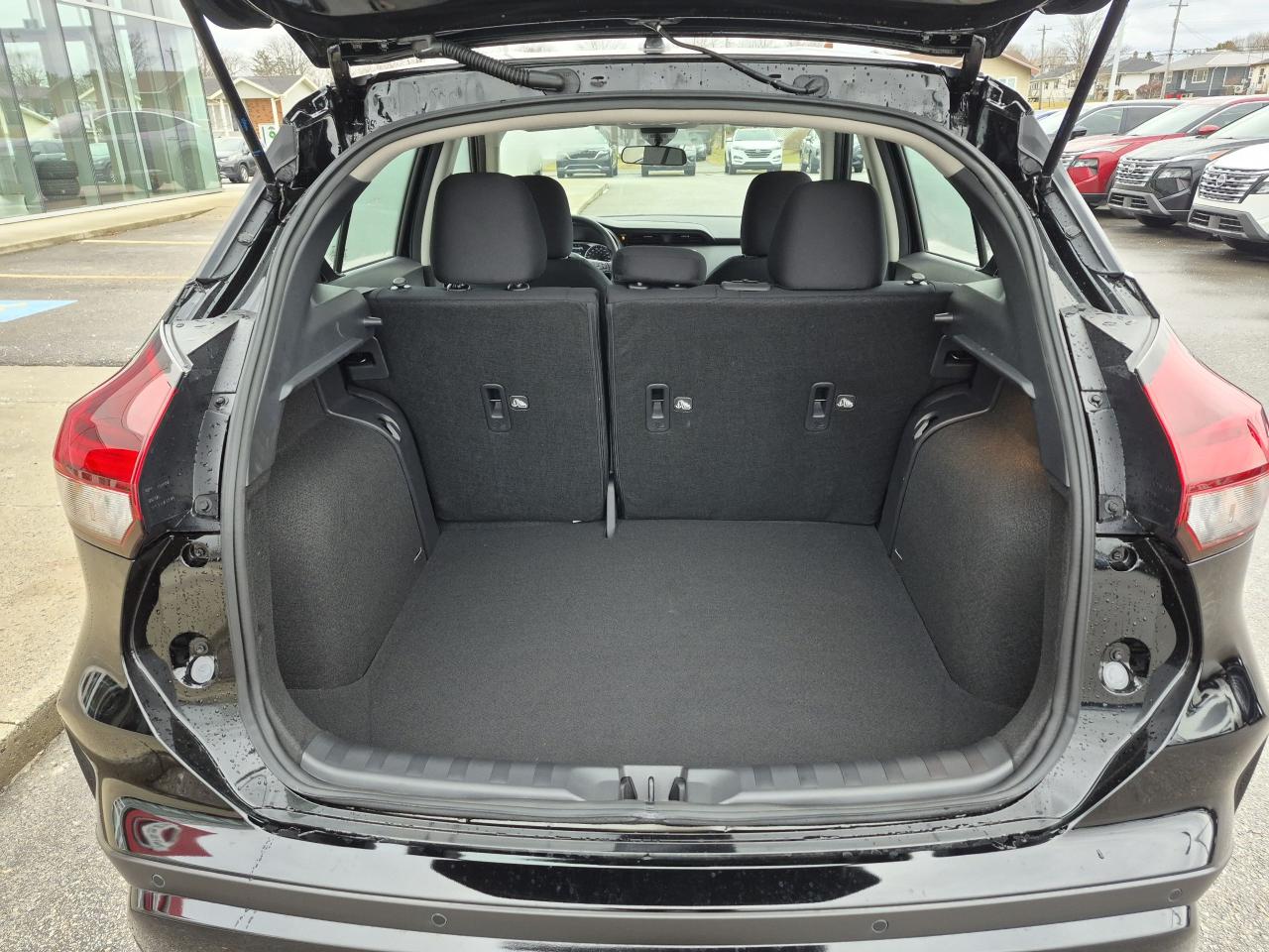 2025 Nissan Kicks Play S FWD Photo14